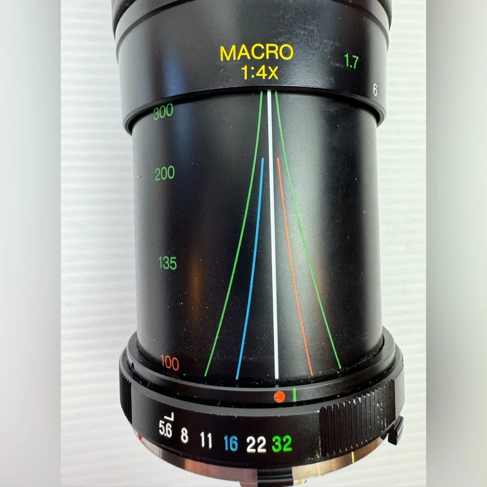 Vivitar 100-300mm f/5.6-6.7 MC Macro Focusing Zoom MF Lens 09822681 Japan